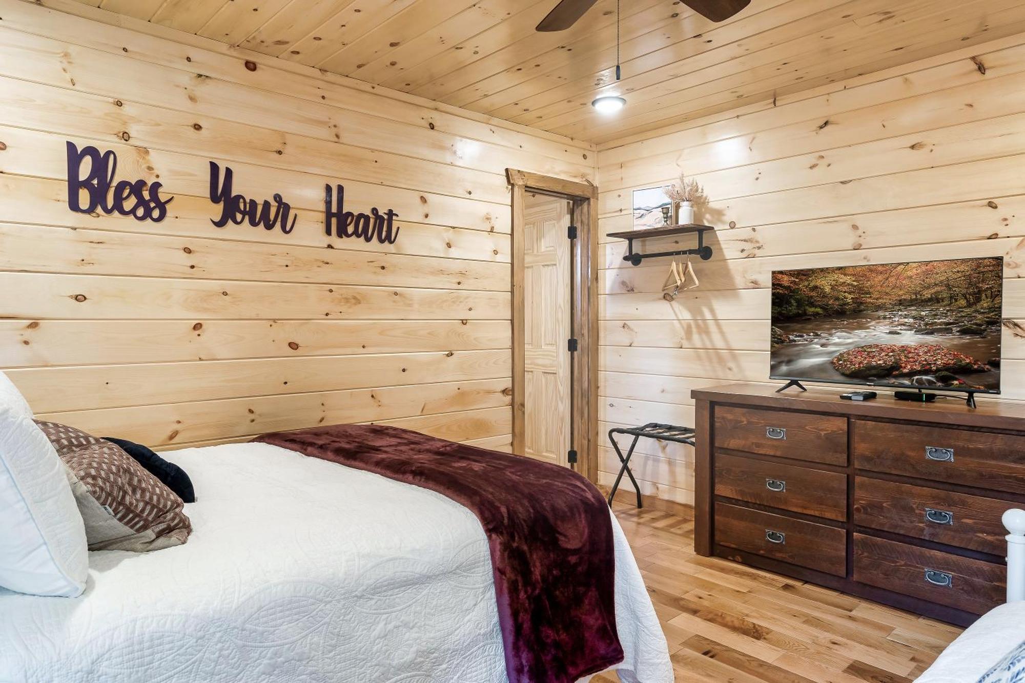 גטלינבורג Smokiesboutiquecabins Would Love To Host You At Dolly'S Cute Cabin! 4 Suites With Private Bathrooms - Hot Tub, Fire Pit, Game Room, Resort Pool Open Memorial Day Through Labor Day! מראה חיצוני תמונה