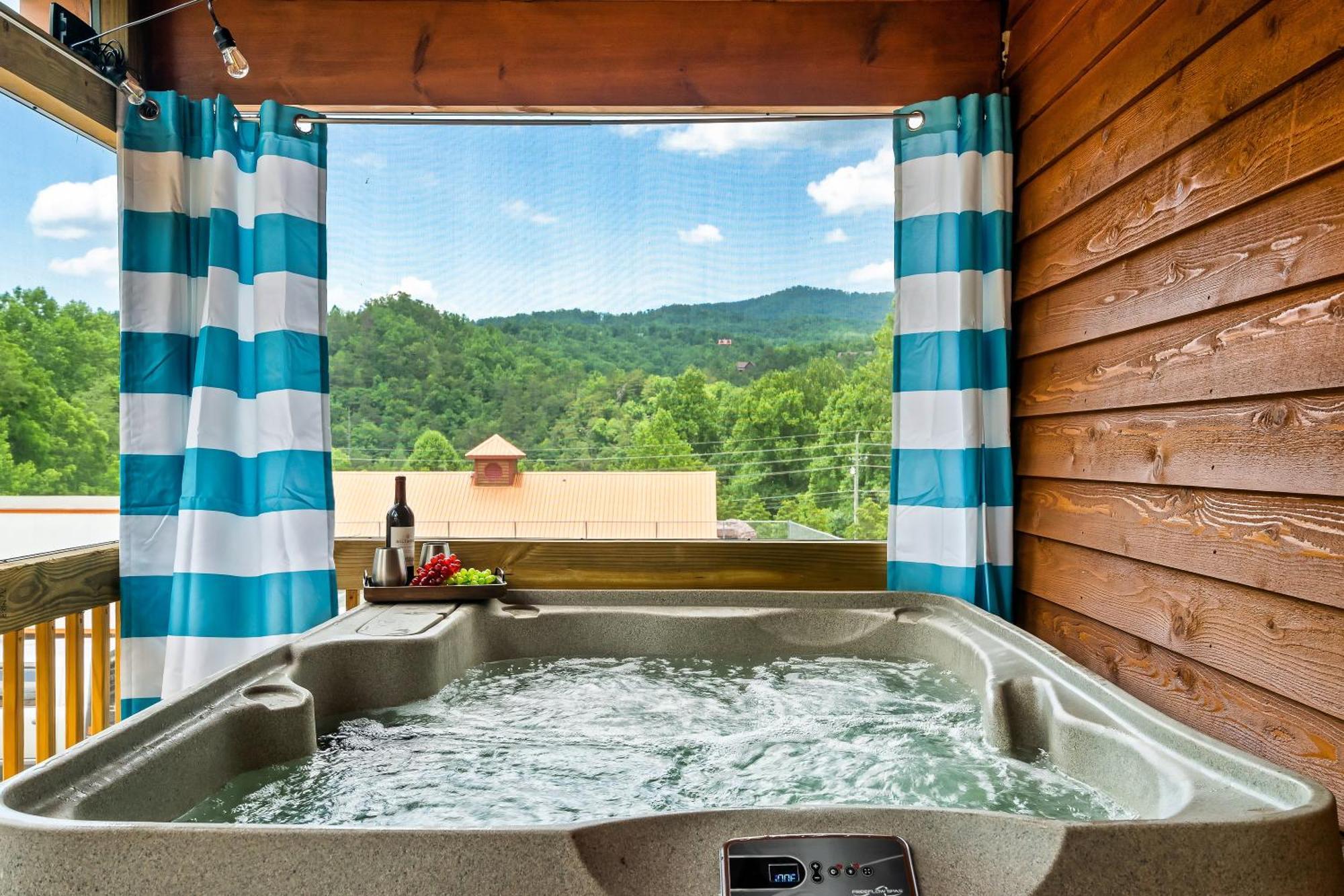 גטלינבורג Smokiesboutiquecabins Would Love To Host You At Dolly'S Cute Cabin! 4 Suites With Private Bathrooms - Hot Tub, Fire Pit, Game Room, Resort Pool Open Memorial Day Through Labor Day! מראה חיצוני תמונה