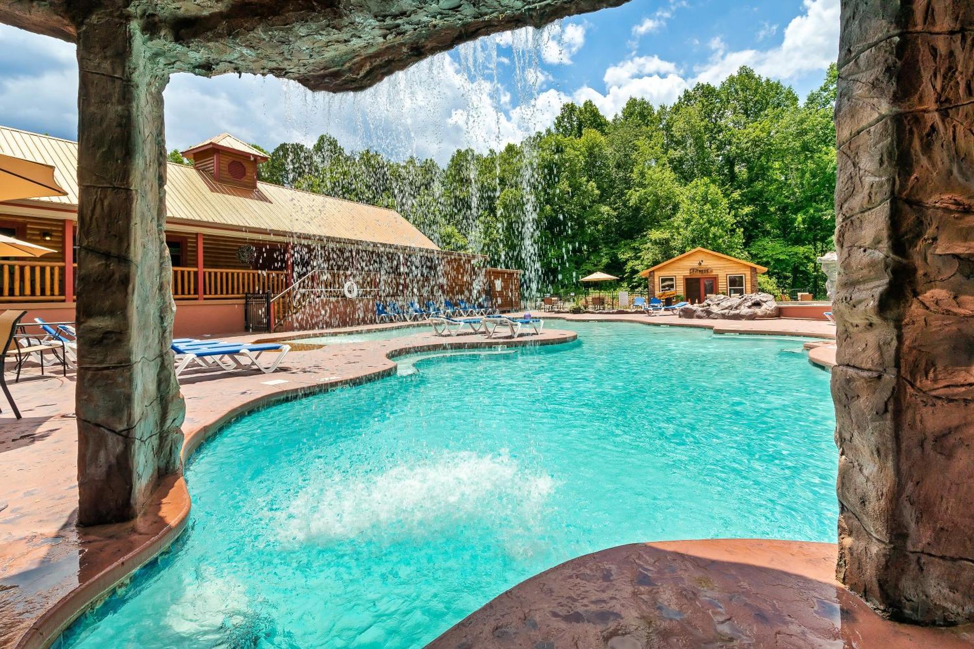 גטלינבורג Smokiesboutiquecabins Would Love To Host You At Dolly'S Cute Cabin! 4 Suites With Private Bathrooms - Hot Tub, Fire Pit, Game Room, Resort Pool Open Memorial Day Through Labor Day! מראה חיצוני תמונה