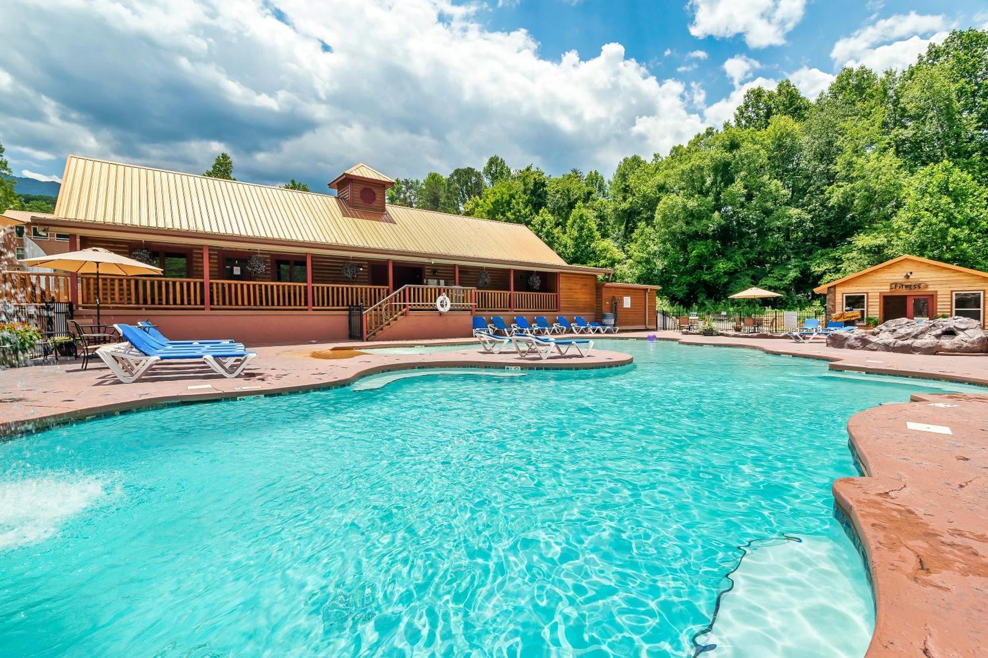 גטלינבורג Smokiesboutiquecabins Would Love To Host You At Dolly'S Cute Cabin! 4 Suites With Private Bathrooms - Hot Tub, Fire Pit, Game Room, Resort Pool Open Memorial Day Through Labor Day! מראה חיצוני תמונה