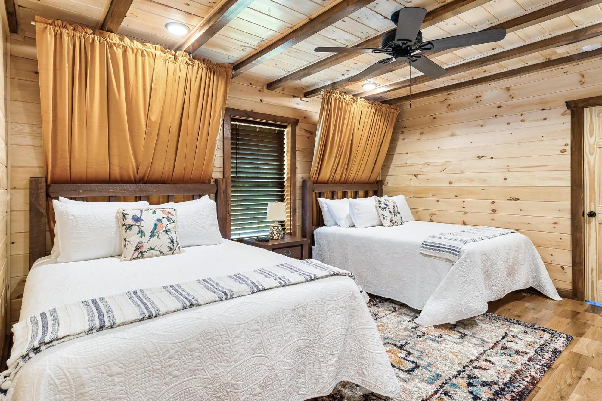 גטלינבורג Smokiesboutiquecabins Would Love To Host You At Dolly'S Cute Cabin! 4 Suites With Private Bathrooms - Hot Tub, Fire Pit, Game Room, Resort Pool Open Memorial Day Through Labor Day! מראה חיצוני תמונה