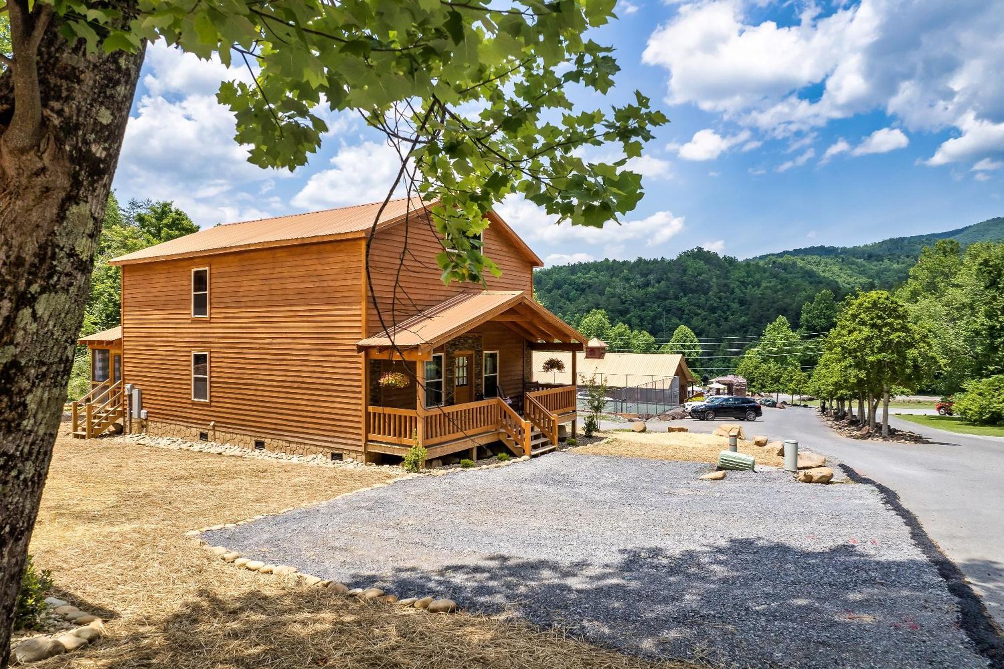 גטלינבורג Smokiesboutiquecabins Would Love To Host You At Dolly'S Cute Cabin! 4 Suites With Private Bathrooms - Hot Tub, Fire Pit, Game Room, Resort Pool Open Memorial Day Through Labor Day! מראה חיצוני תמונה