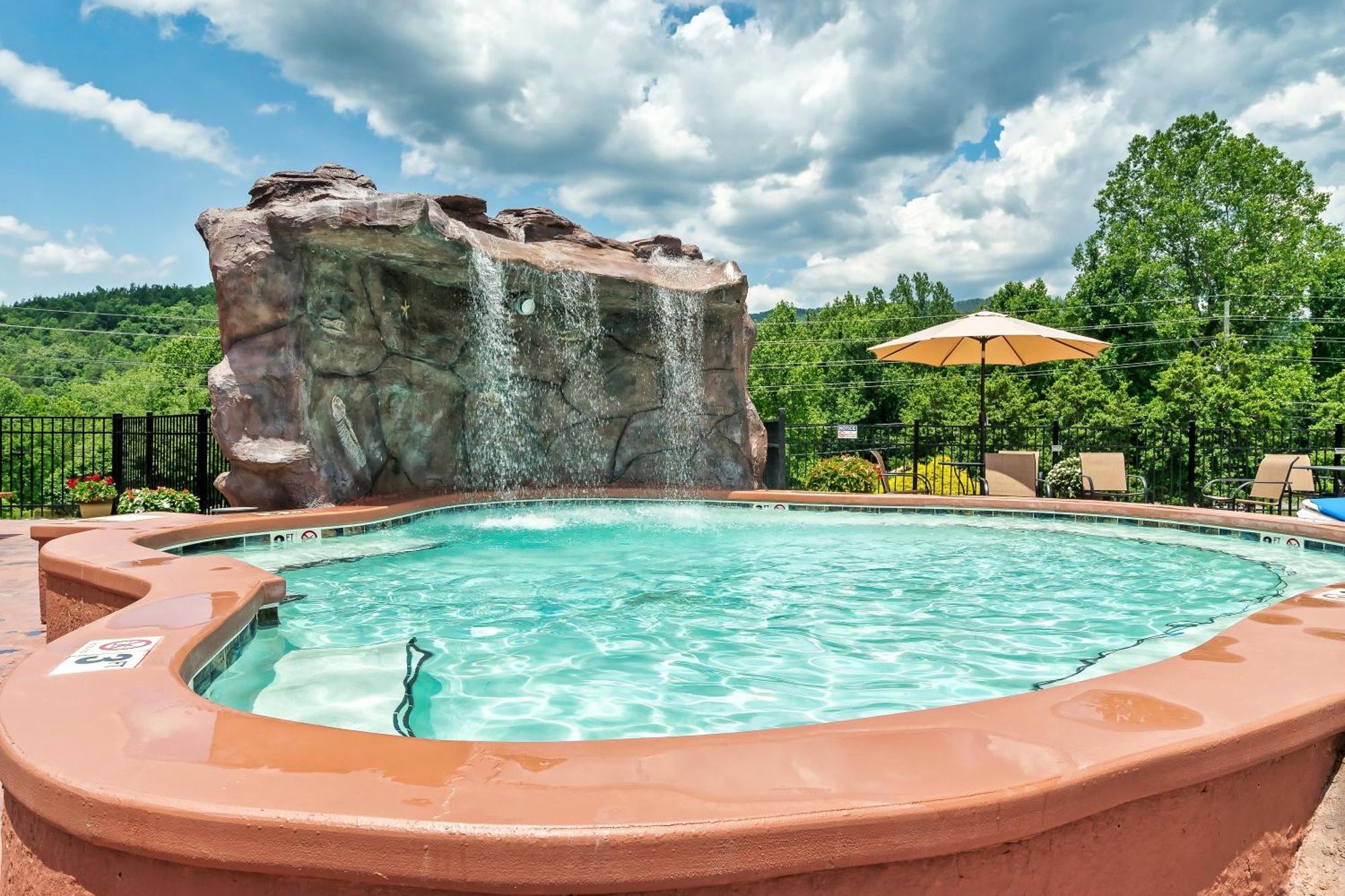 גטלינבורג Smokiesboutiquecabins Would Love To Host You At Dolly'S Cute Cabin! 4 Suites With Private Bathrooms - Hot Tub, Fire Pit, Game Room, Resort Pool Open Memorial Day Through Labor Day! מראה חיצוני תמונה